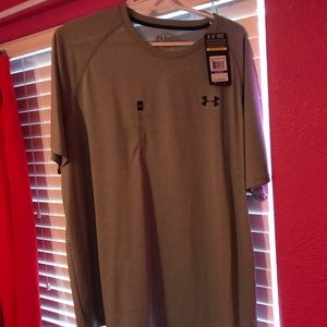 Under Armour XL ShortSleeve Shirt.