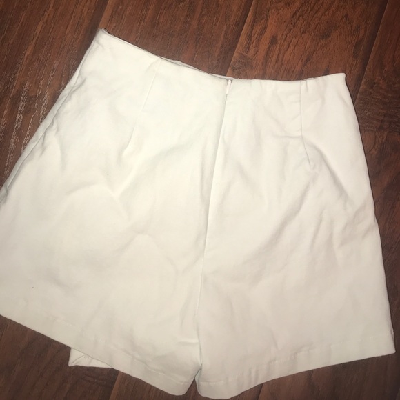 White short skort - Picture 2 of 5