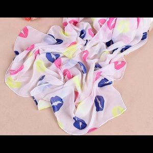 White lip scarf with colored lips.