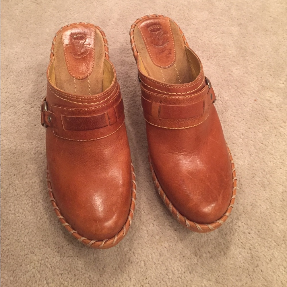 Frye clogs. Genuine leather. Like new. Size 7.