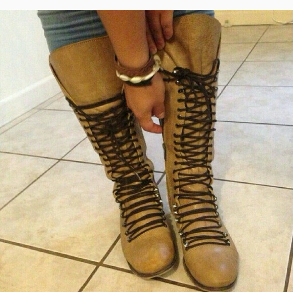 *Steve Madden tan lace-up boots!!