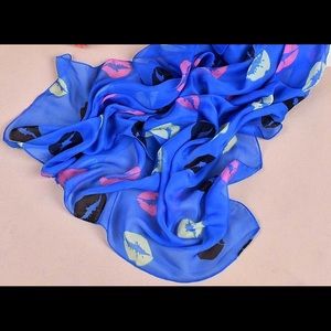 Blue lip scarf multi colored lips.