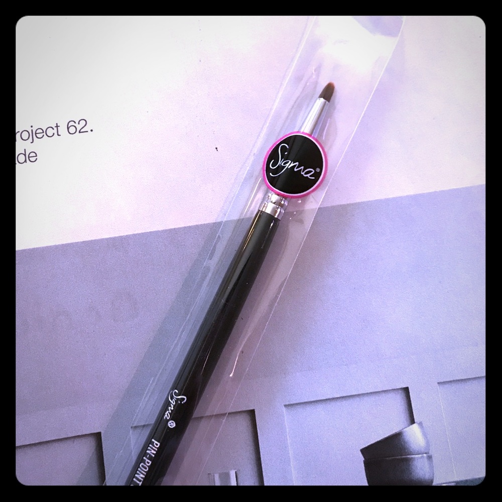 💕3 for $25💕S I G M A Pin-Point Concealer -F68