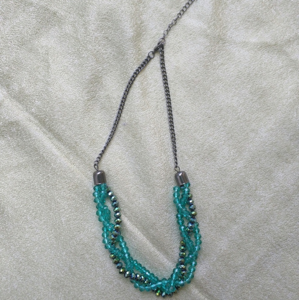 ❤️2/$4❤️Twisted Triple Strand Necklace