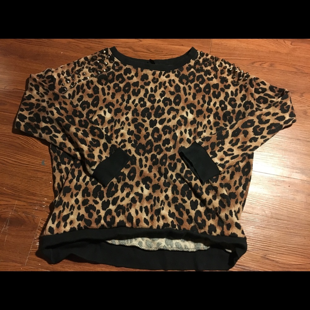 Cheetah print sweater with shoulder detail