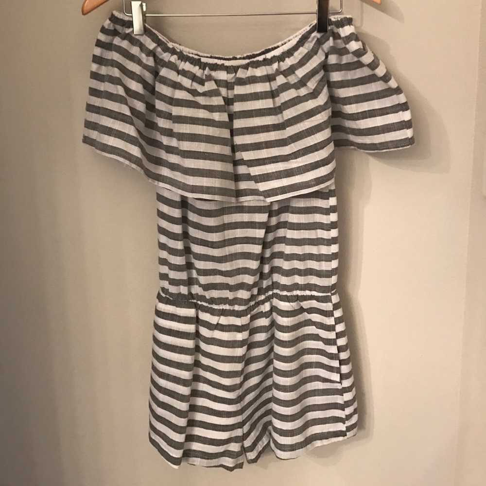 Off The Shoulder Striped Romper - Picture 7 of 8