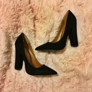 Block heel pointed toe pumps