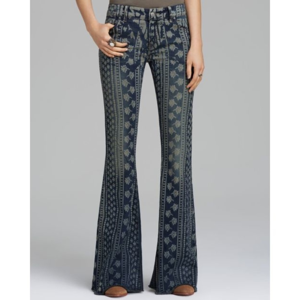 ✨ FREE PEOPLE BOHO FLORAL STRIPE FLARE JEANS ✨