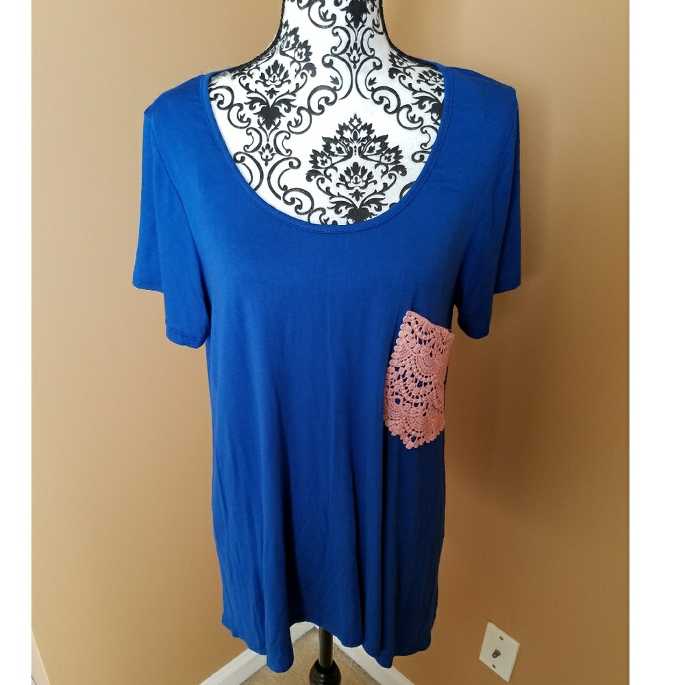 PLUS SIZE Top - Picture 2 of 5