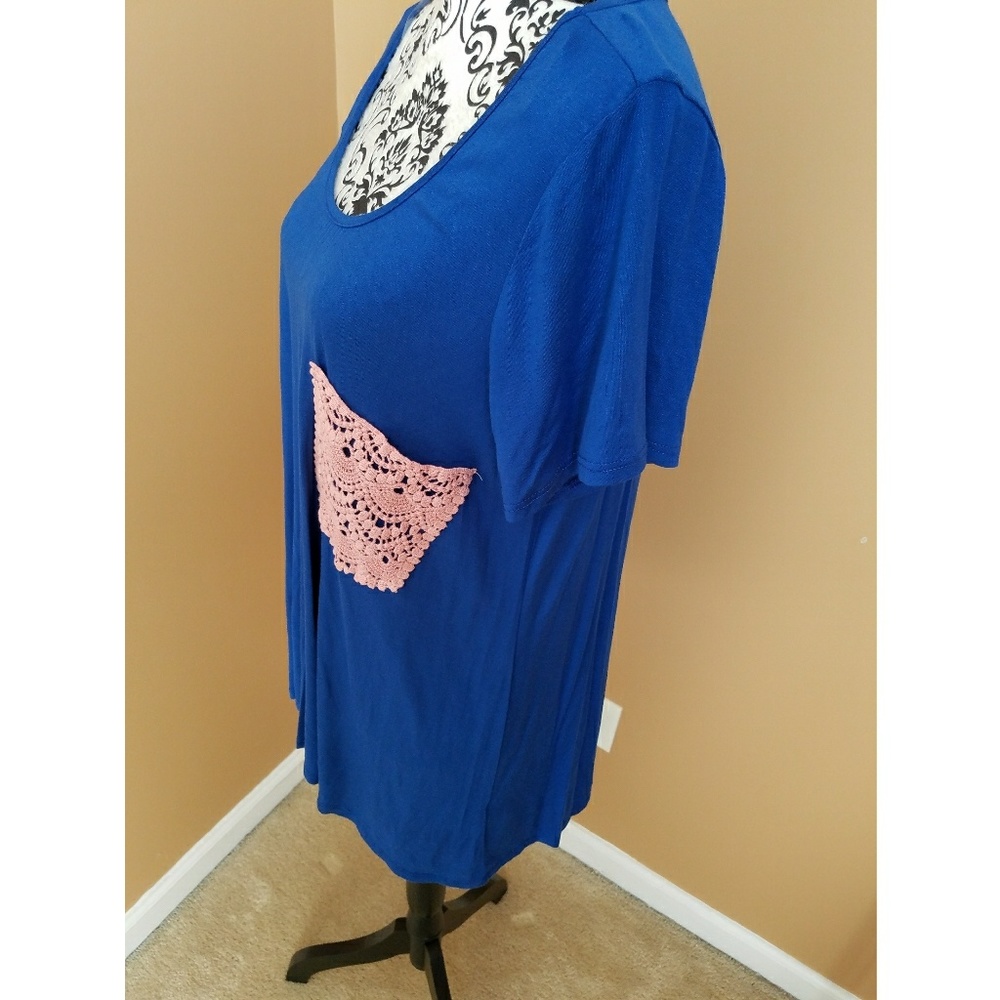PLUS SIZE Top - Picture 3 of 5