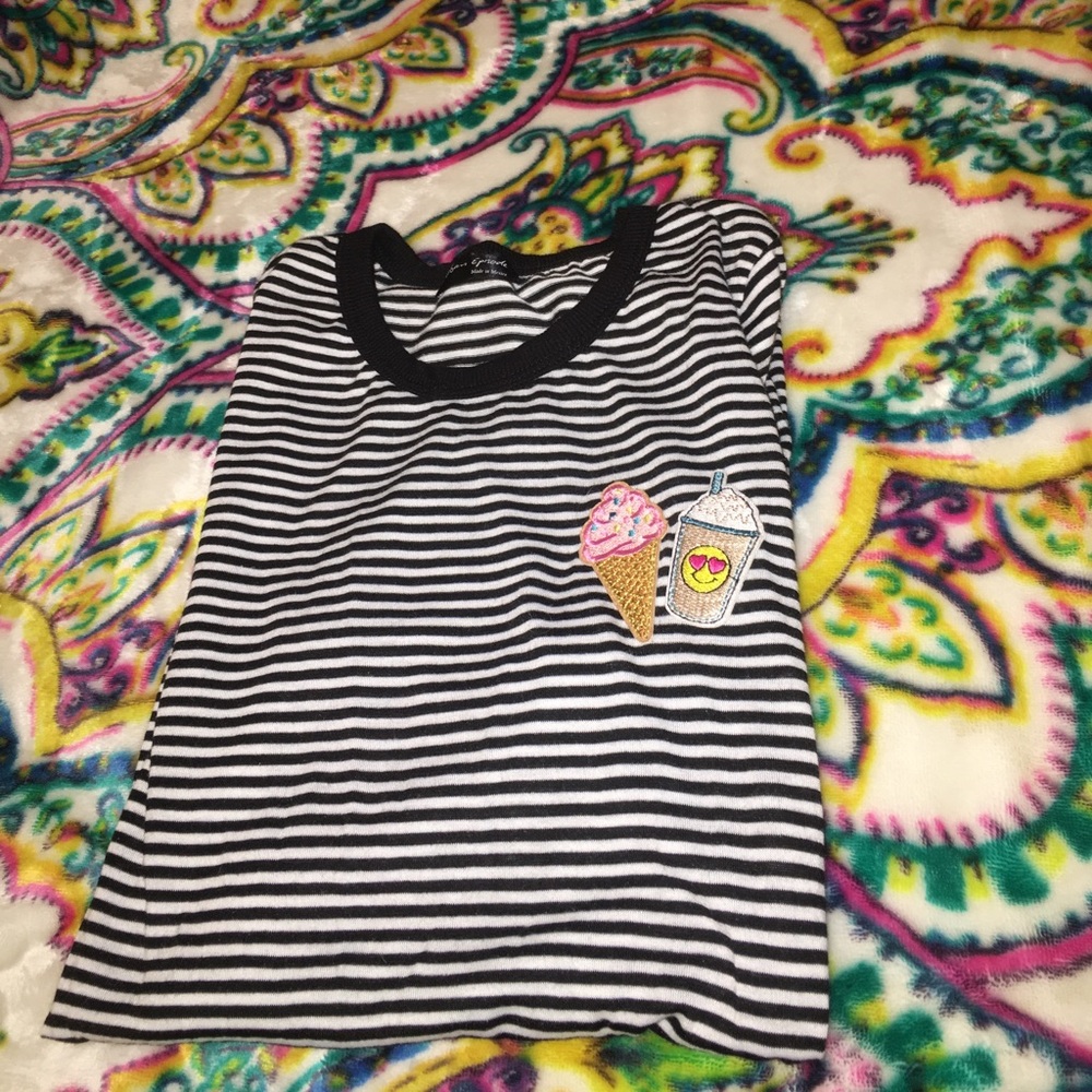 Black/white striped top ice cream/milkshake emblem