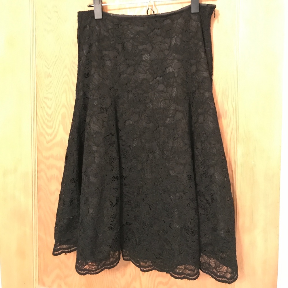 Beautiful lace overlay Halogen skirt.