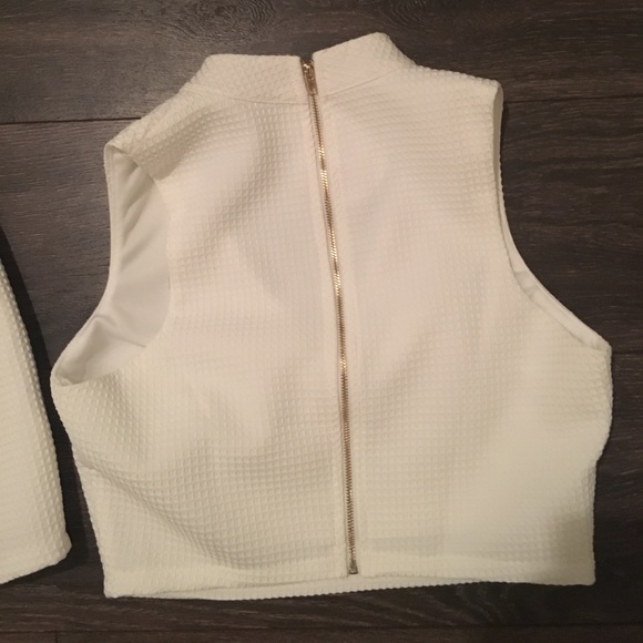 White Two Piece Keyhole Set - Picture 2 of 5