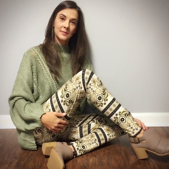 Paisley Print Brushed Knit Leggings - Picture 5 of 7