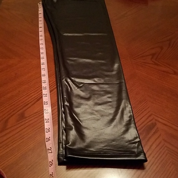 🆕️Plus Size Vegan Leather Leggings - Picture 5 of 5