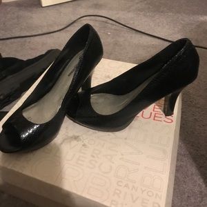 Black peep toe pumps