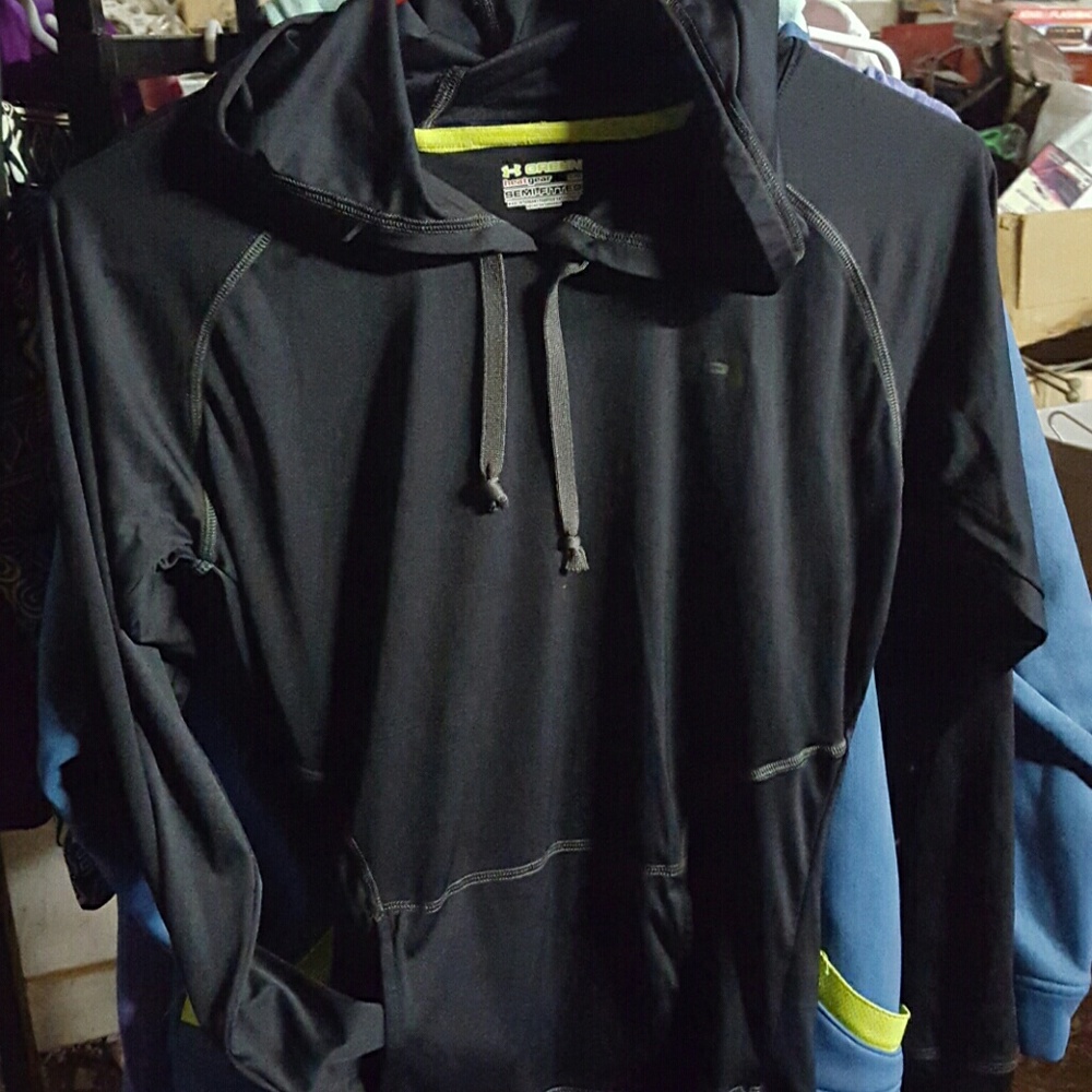 Under Armour dri fit long sleeve hooded tee