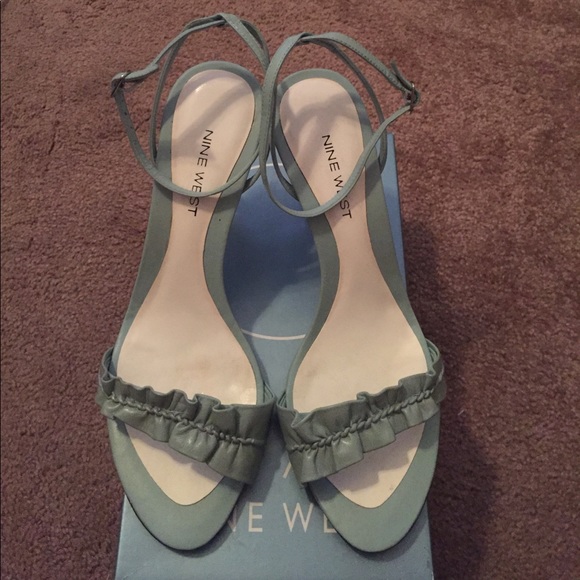 Nine West Heels - size 8 - Picture 1 of 4