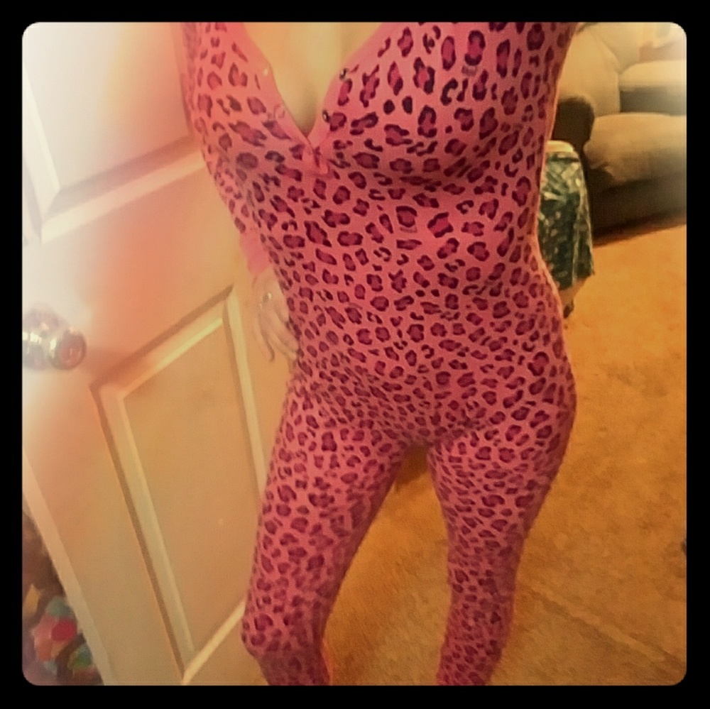 XS VSPink Rare Onesie! "Kiss this" on bum!😄😍😂😘