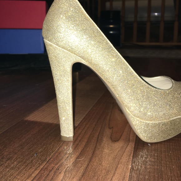 guess heels sale
