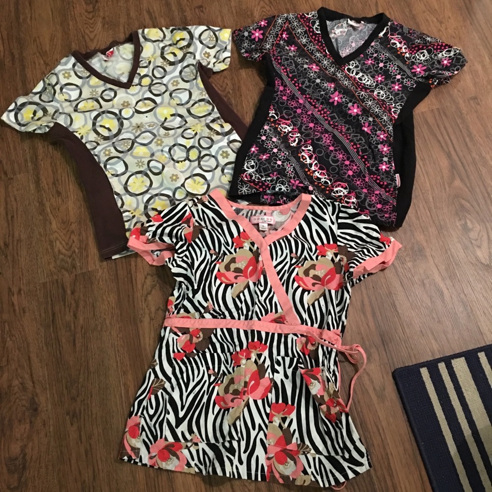 Cherokee/ Koi small scrubs tops