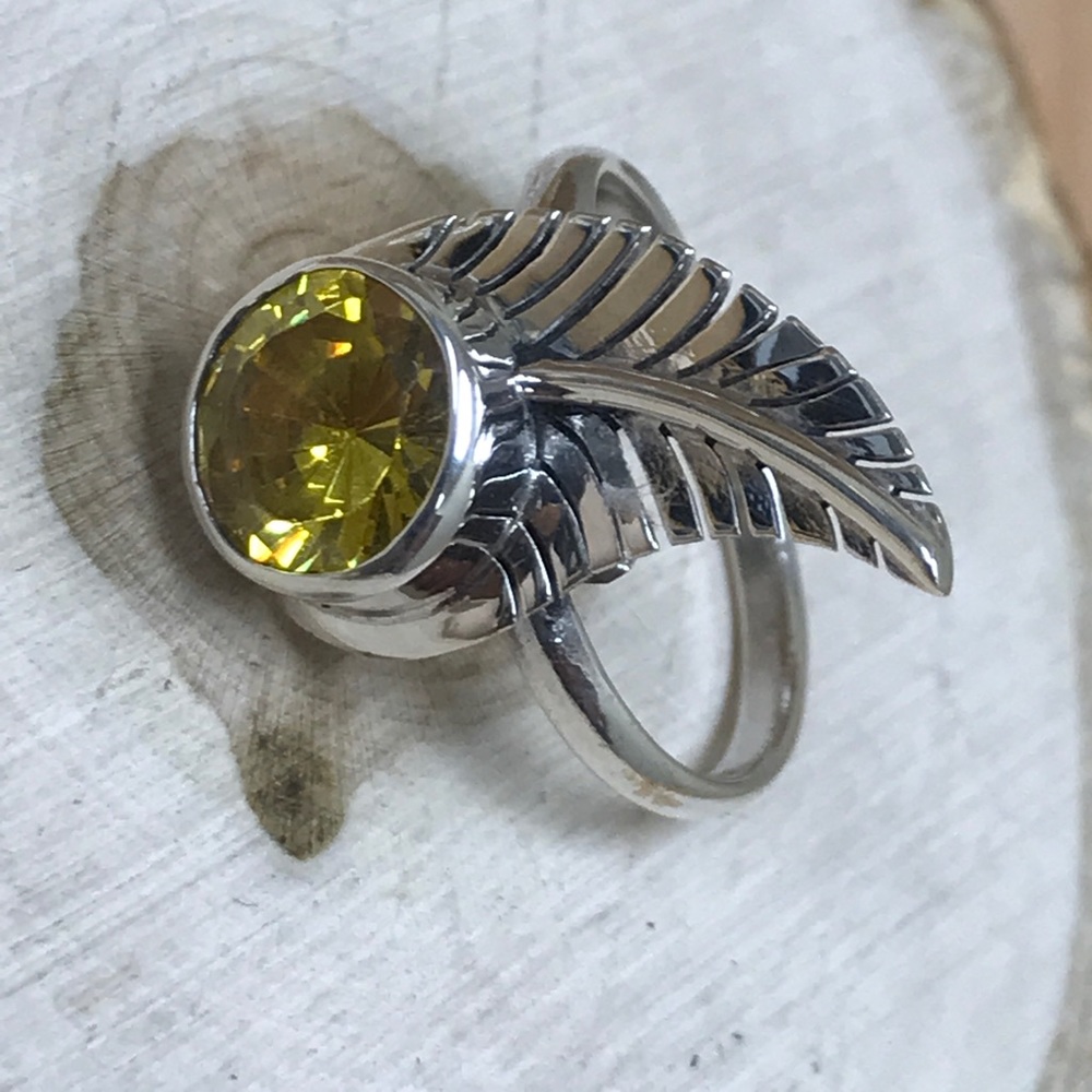 Ring - Picture 3 of 7