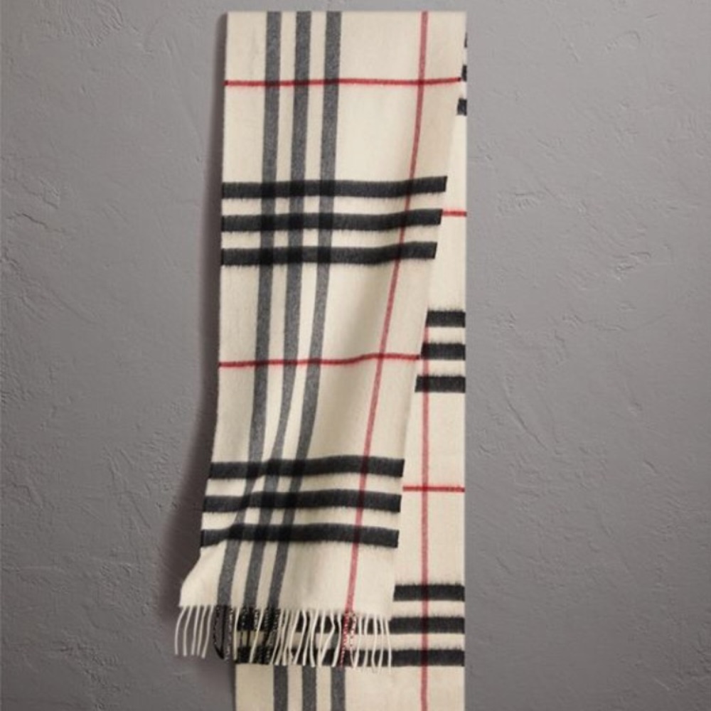 Burberry Classic Cashmere Scarf in Check