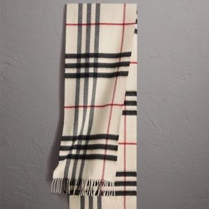 Burberry Classic Cashmere Scarf in Check