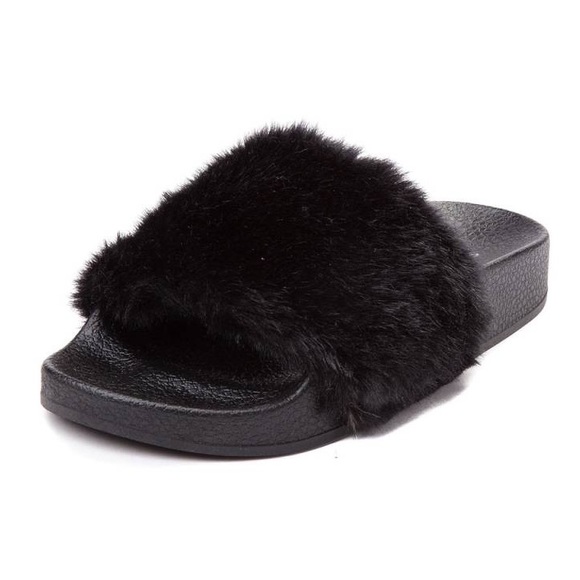 Steve Madden Shoes - Steve Madden fur slides
