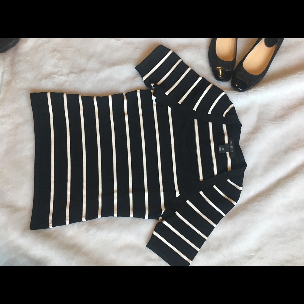 WHITE HOUSE/BLACK MARKET BLACK & WHITE SWEATER xs