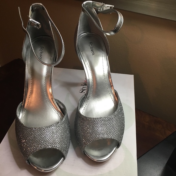 Open Toe Heels - Picture 1 of 3