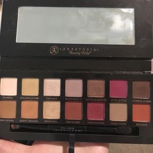 Almost brand new eyeshadow palette
