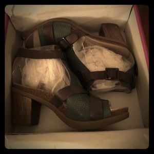 Brand NEW! Dansko Leather Wedges
