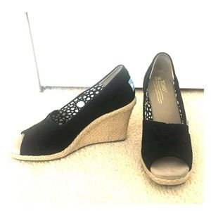 Tom’s women size 5 wedges