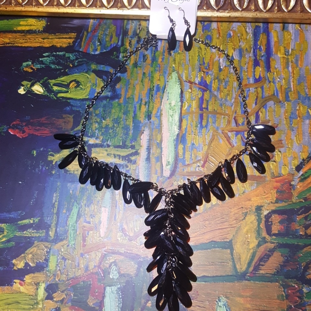 Necklace Set - Picture 2 of 4