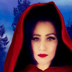 Meet your Posher, Claudia