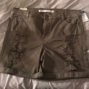 Bermuda ripped cut off shorts