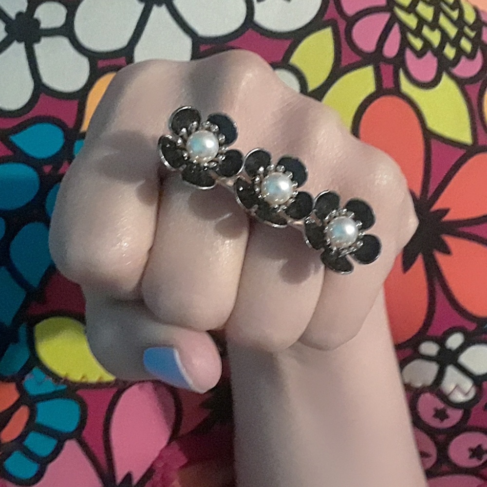 2 Finger Black & Gold Flower Ring