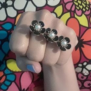 2 Finger Black & Gold Flower Ring