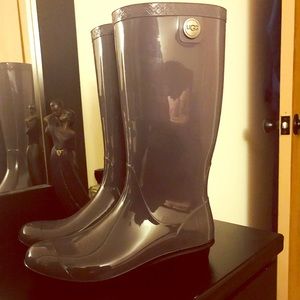 Ugg rainboot NWOT