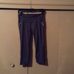 Charcoal gray Athleta capris.