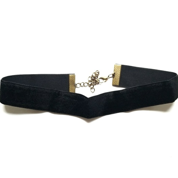 3 FOR $15 ♦️ Velvet Black Choker - Picture 1 of 3