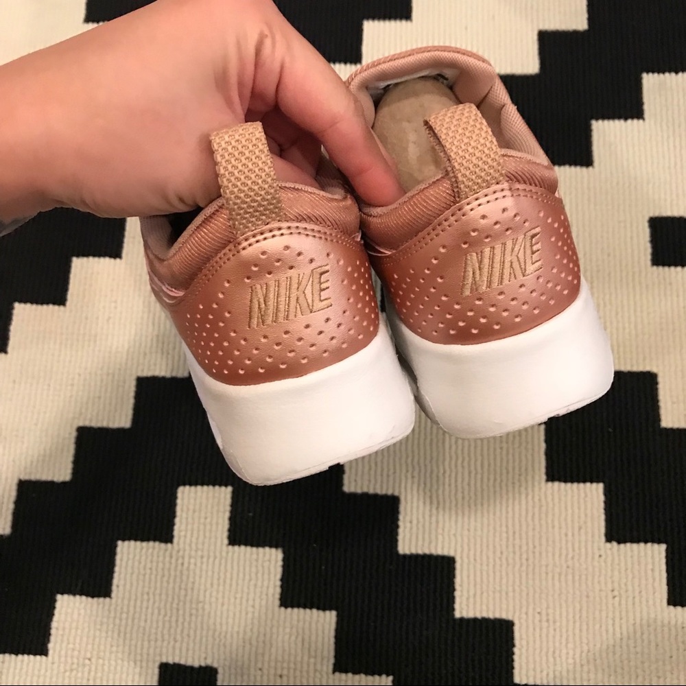 Women’s Nike Air Max Thea Rose Gold - Picture 4 of 6