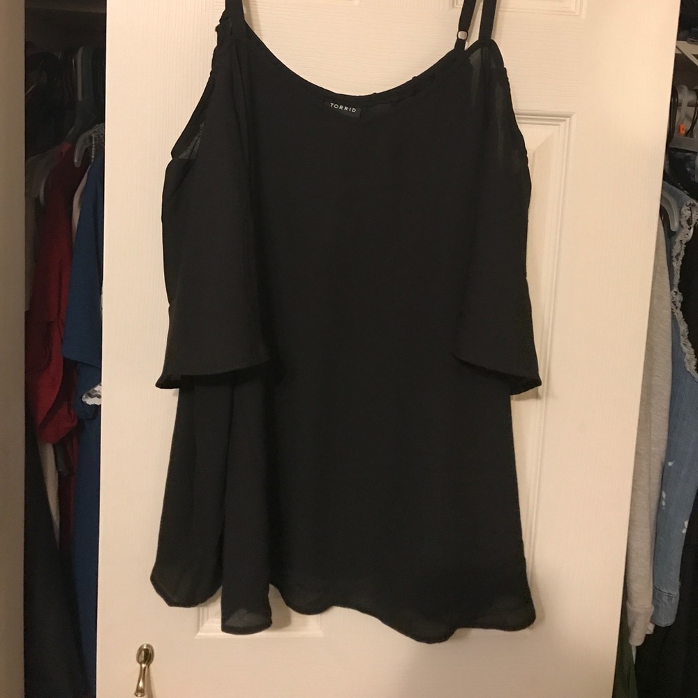 Torrid cold shoulder top nwt