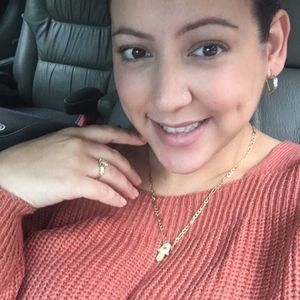 Meet your Posher, Alicia