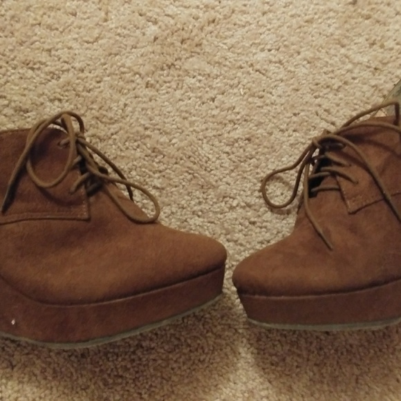 Tan wedged booties - Picture 2 of 3