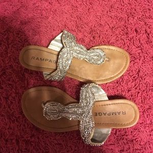 Gorgeous sandals. Blingy😺