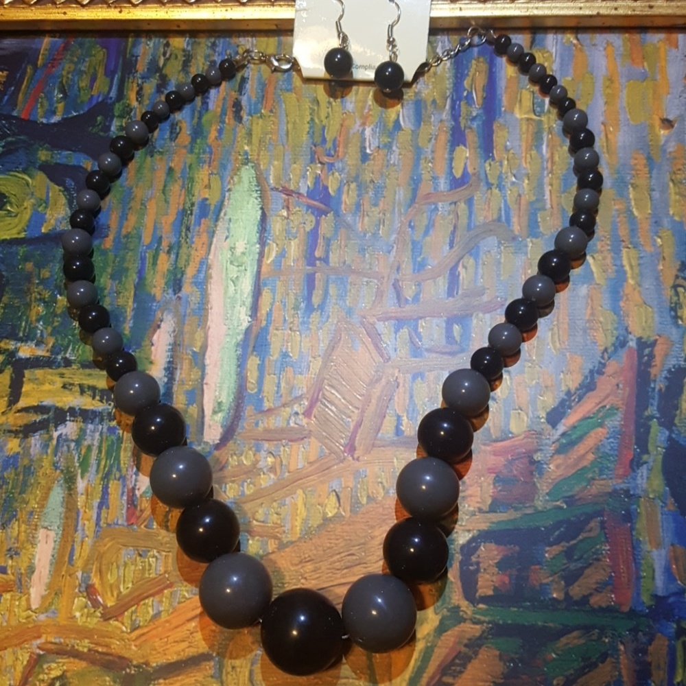Retro necklace set