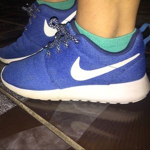 Blue nike roshe's