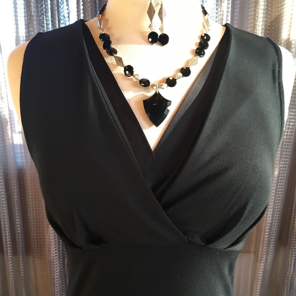 Ann Taylor black tank with black necklace and ears - Picture 1 of 7
